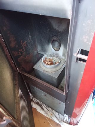 Stufa a pellet rossa, stai funzionando bene 