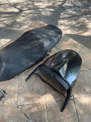 Asiento Yamaha FZ6 mas tapa colin