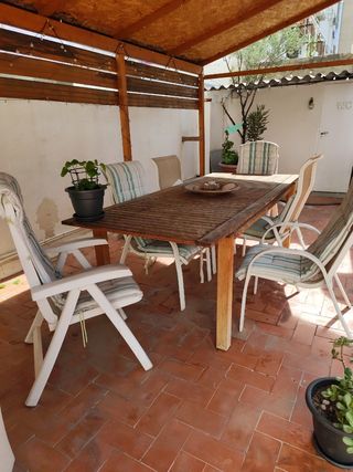 Mesa de exterior de teca 272cm de largo abierta.