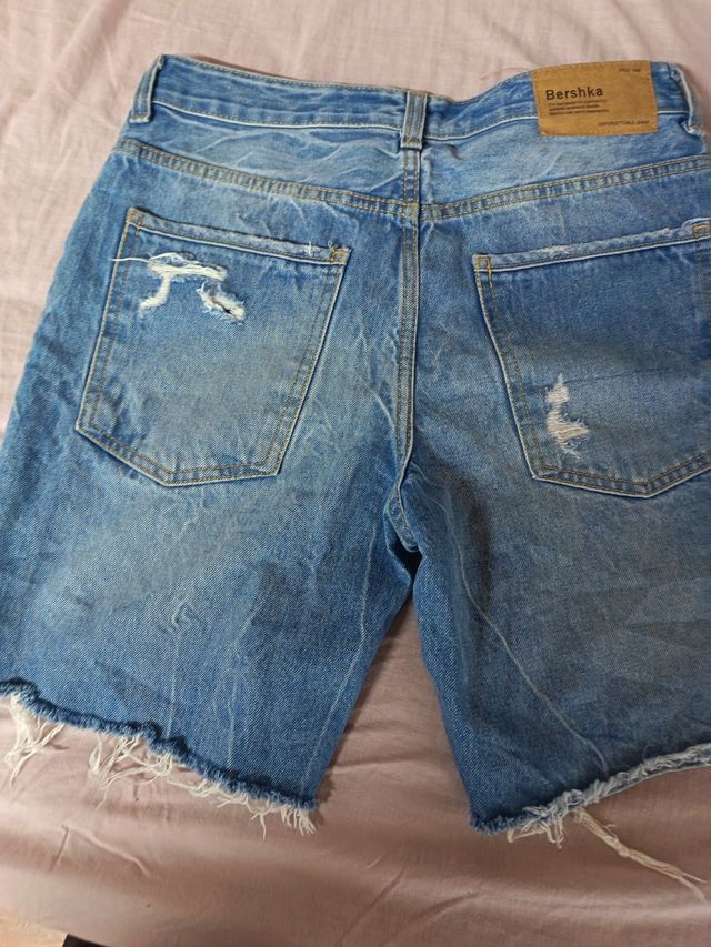 Pantalón corto vaquero Bershka Roto Talla M