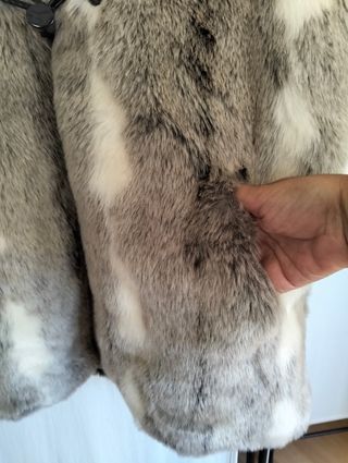 Chaleco Zara pelo gris y blanco