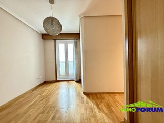 Piso en venta en Cuatro Caminos - Plaza de la Cubela en Coruña (A)