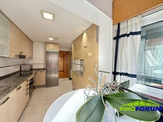 Piso en venta en Cuatro Caminos - Plaza de la Cubela en Coruña (A)