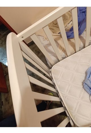 Cuna de bebé blanca
