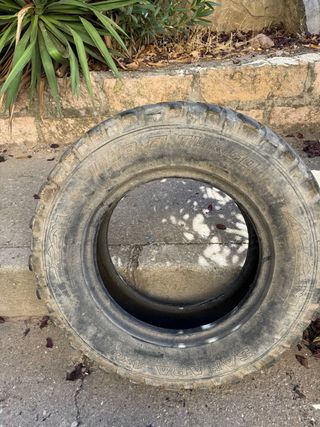 Neumático Insaturbo 235/70 R16