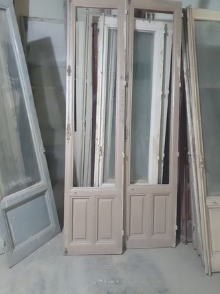 Puertas antiguas de madera y cristal