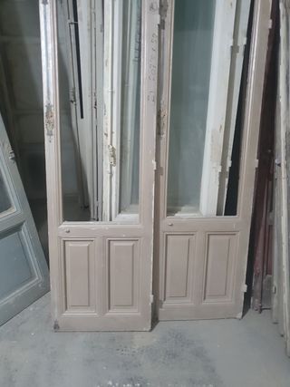 Puertas antiguas de madera y cristal