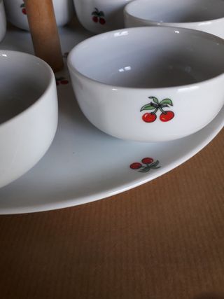 Set da tè in porcellana con decoro ciliegie