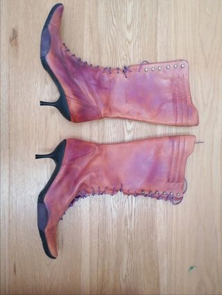 Botas de cuero rojizas con cordones
