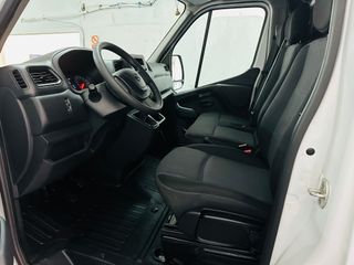 Nissan NV400 2021
