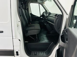 Nissan NV400 2021