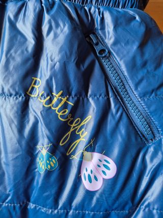 Chaqueta acolchada azul reversible con capucha