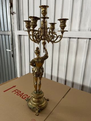 Candelabro de latón antiguo