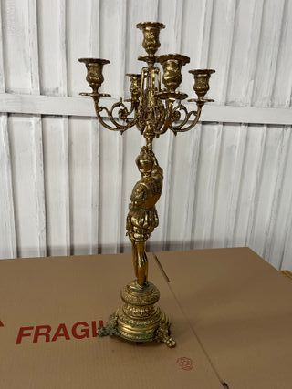 Candelabro de latón antiguo