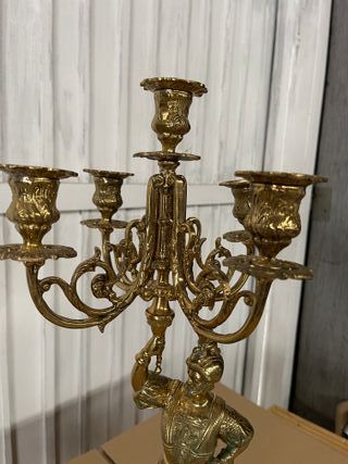 Candelabro de latón antiguo