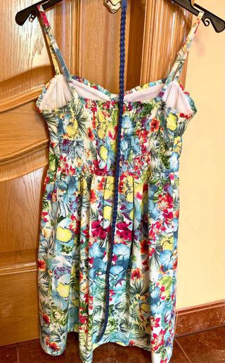 Vestido estampado tirantes. Regalo camiseta. 