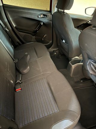 Peugeot 208 2015