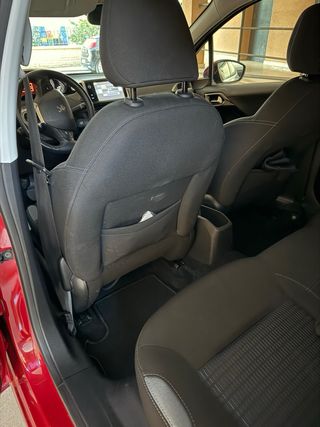 Peugeot 208 2015