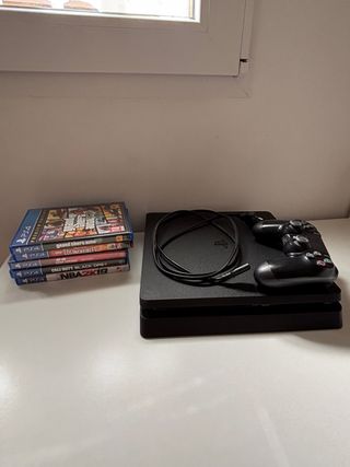 Consola PS4 Slim Negra + 5 Juegos