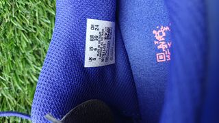 Botas de fútbol PUMA moradas y rosas