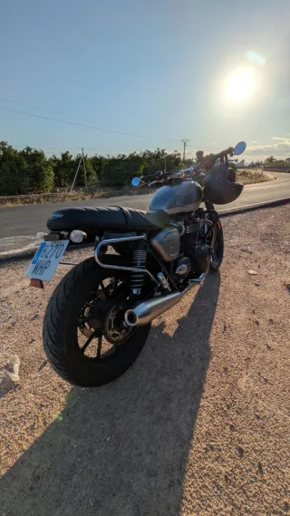 Triumph Street Twin 900
