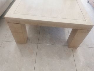 Mesa de mármol con base reforzada de granito