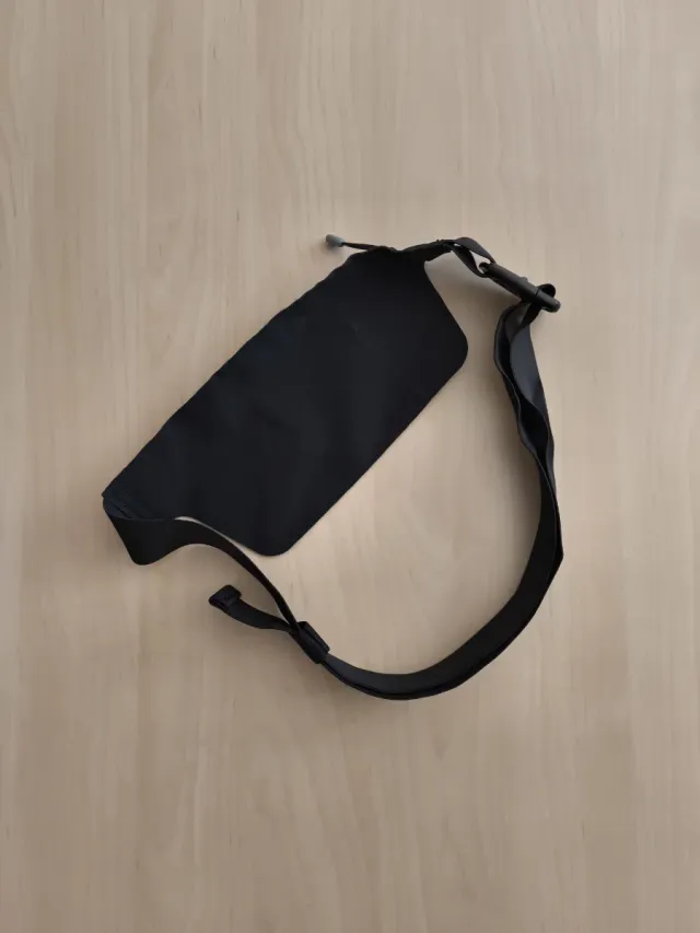 Riñonera deportiva Aftershokz negra