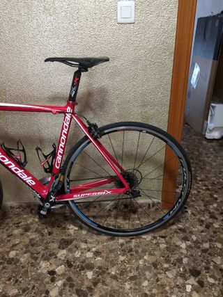 Bicicleta Cannondale SuperSix Roja