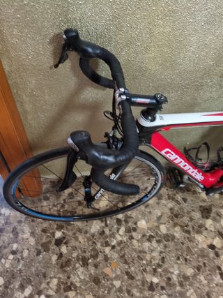 Bicicleta Cannondale SuperSix Roja
