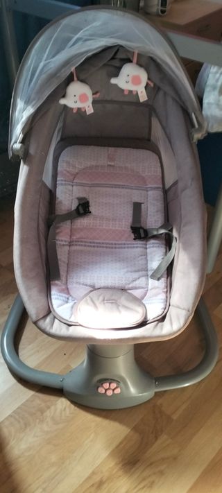 Mecedora para bebés con dos peluches
