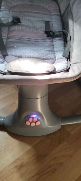 Mecedora para bebés con dos peluches