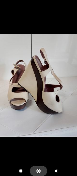 Sandali Carmes con zeppa Semplici ma eleganti 39