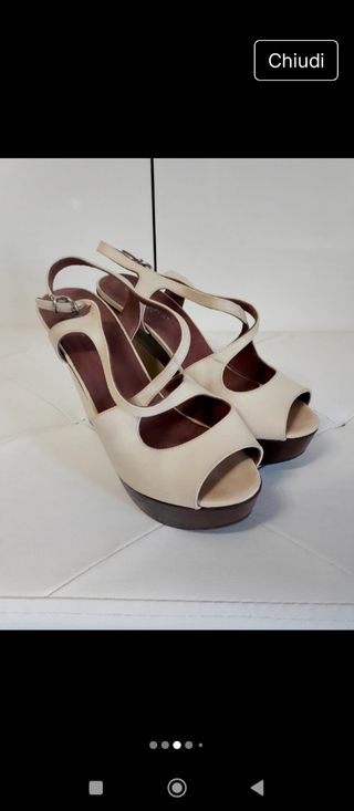 Sandali Carmes con zeppa Semplici ma eleganti 39