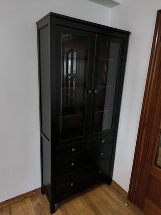 Vitrina Hemnes de Ikea 