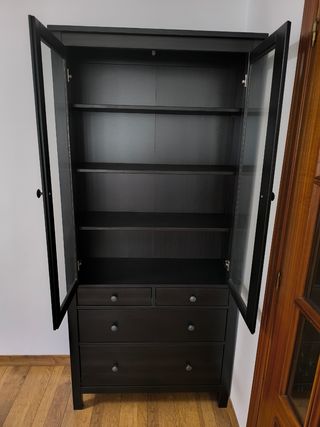 Vitrina Hemnes de Ikea 