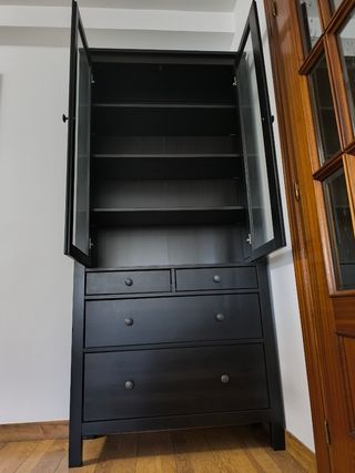 Vitrina Hemnes de Ikea 