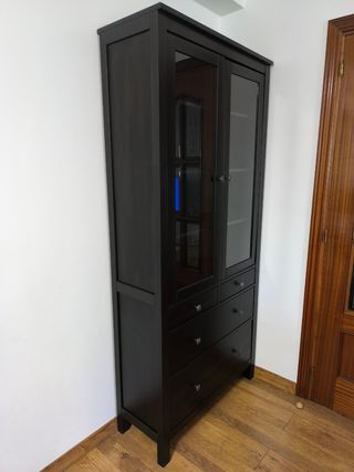 Vitrina Hemnes de Ikea 