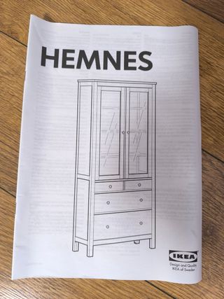 Vitrina Hemnes de Ikea 