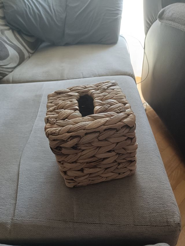 Caja de mimbre para pañuelos