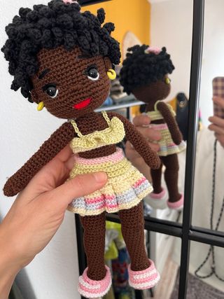 Muñeca crochet amigurumi hecha a mano
