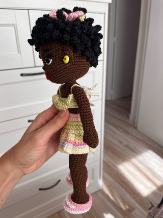 Muñeca crochet amigurumi hecha a mano
