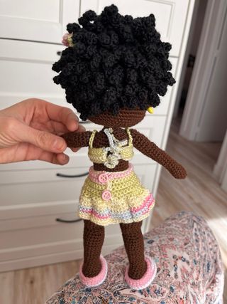 Muñeca crochet amigurumi hecha a mano