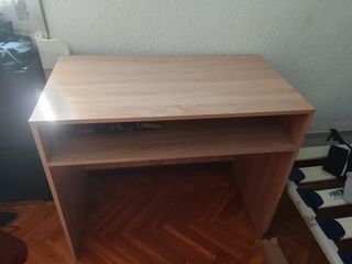 Escritorio madera con balda