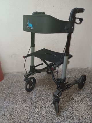 Andador 4 ruedas con frenoc y asiento