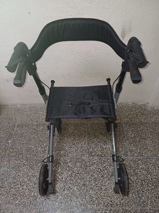 Andador 4 ruedas con frenoc y asiento