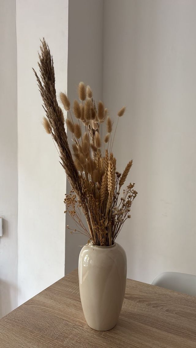 Jarrón decorativo beige y marrón