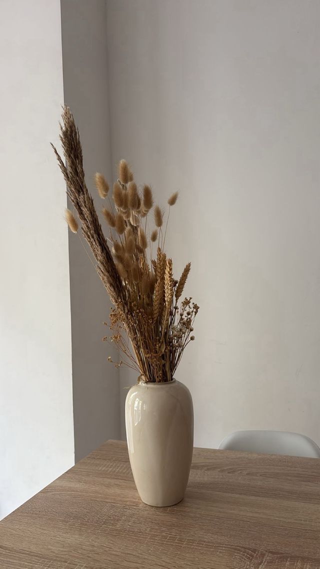 Jarrón decorativo beige y marrón