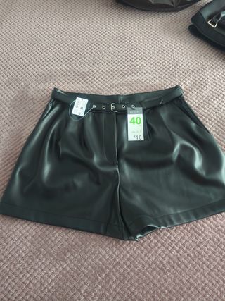 Pantalón corto polipiel mujer
