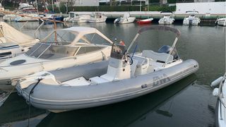Barco  semirrígido BWA 22 Sport