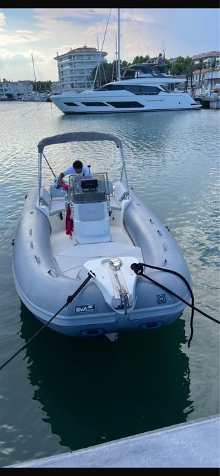 Barco semirrígido BWA 22 Sport